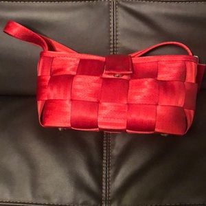 Harvey’s Small Seatbelt Shoulder bag.